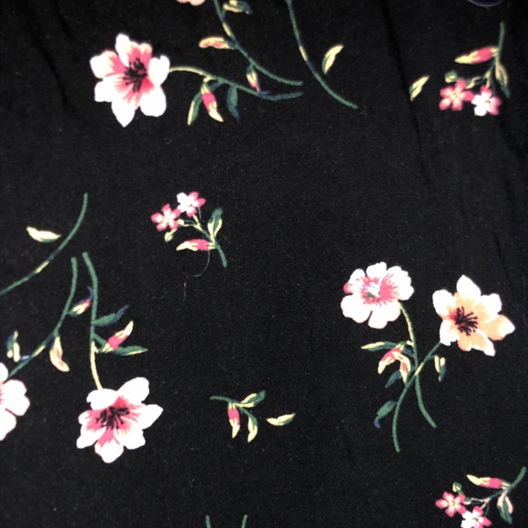 BRAND NEW American Eagle Two-Piece Floral Set - Picture 4 of 4